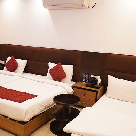 Hotel O Delhi, Near Karol Bagh Main Market And Metro Station 뉴델리 외부 사진