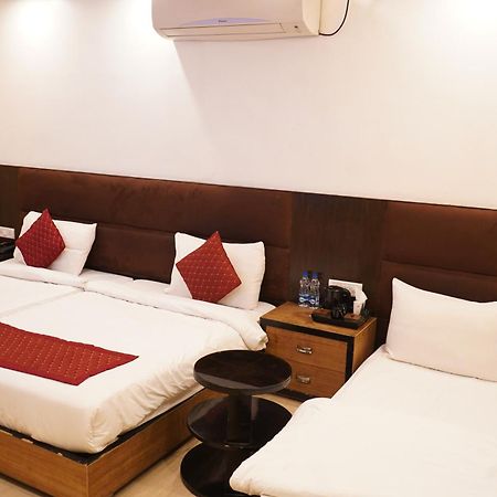 Hotel O Delhi, Near Karol Bagh Main Market And Metro Station 뉴델리 외부 사진