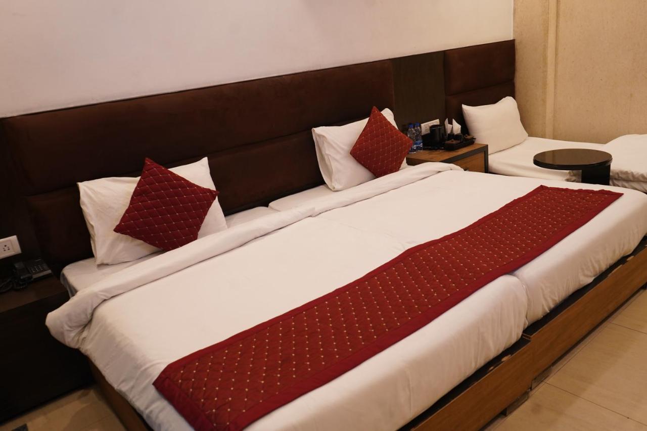 Hotel O Delhi, Near Karol Bagh Main Market And Metro Station 뉴델리 외부 사진