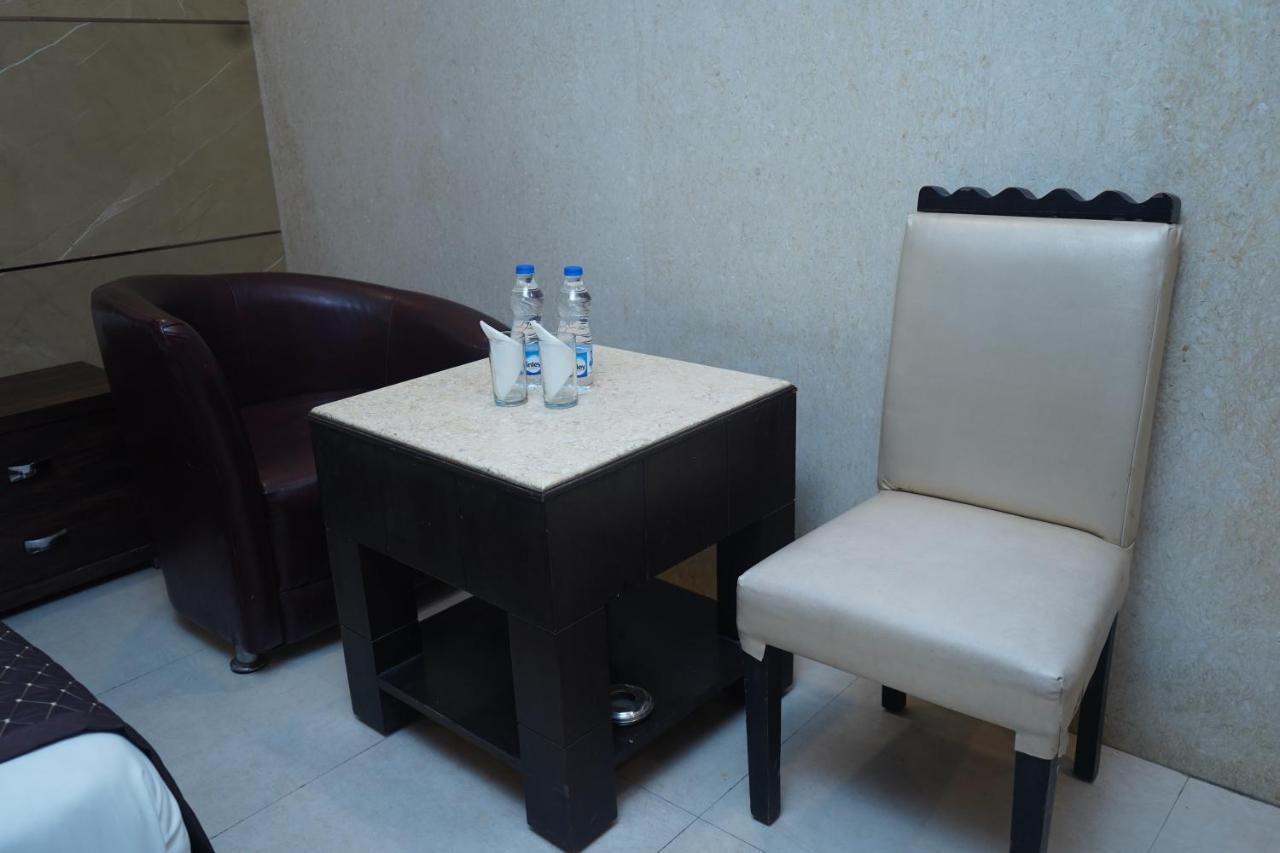 Hotel O Delhi, Near Karol Bagh Main Market And Metro Station 뉴델리 외부 사진